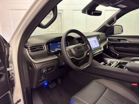 New 2025 Jeep Wagoneer Series II image 16