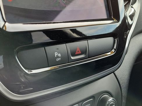 Used 2020 Jeep Cherokee Limited image 29