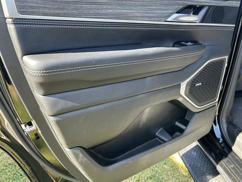 Used 2024 Jeep Wagoneer Series II w/ Flexible Seating Group image 23