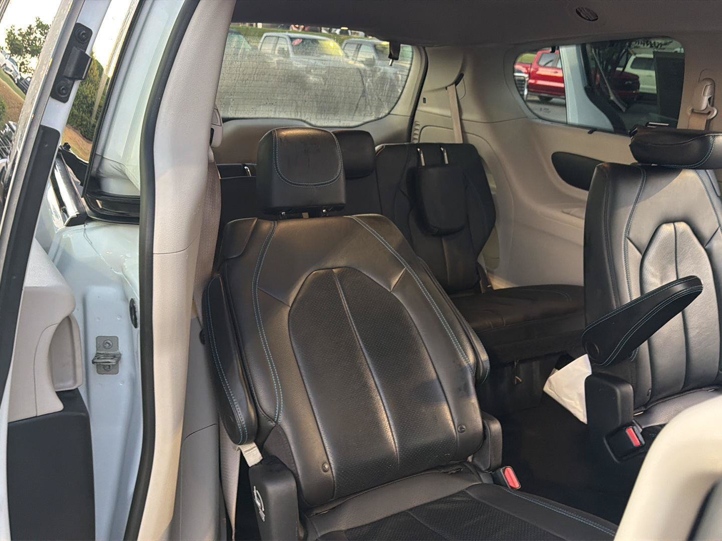 Used 2021 Chrysler Pacifica Touring-L FWD image 14