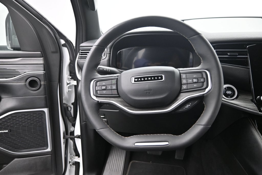 Used 2024 Jeep Wagoneer L Series II AWD/4WD image 32