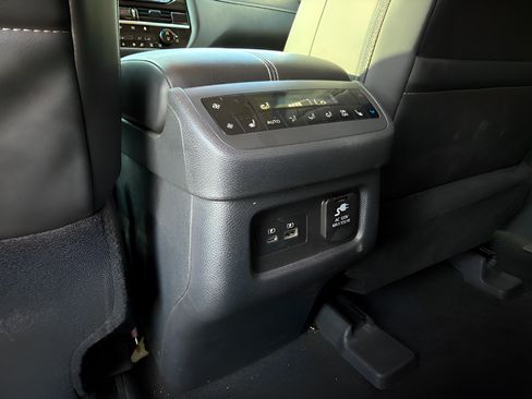 Used 2025 Nissan Pathfinder Platinum FWD image 42
