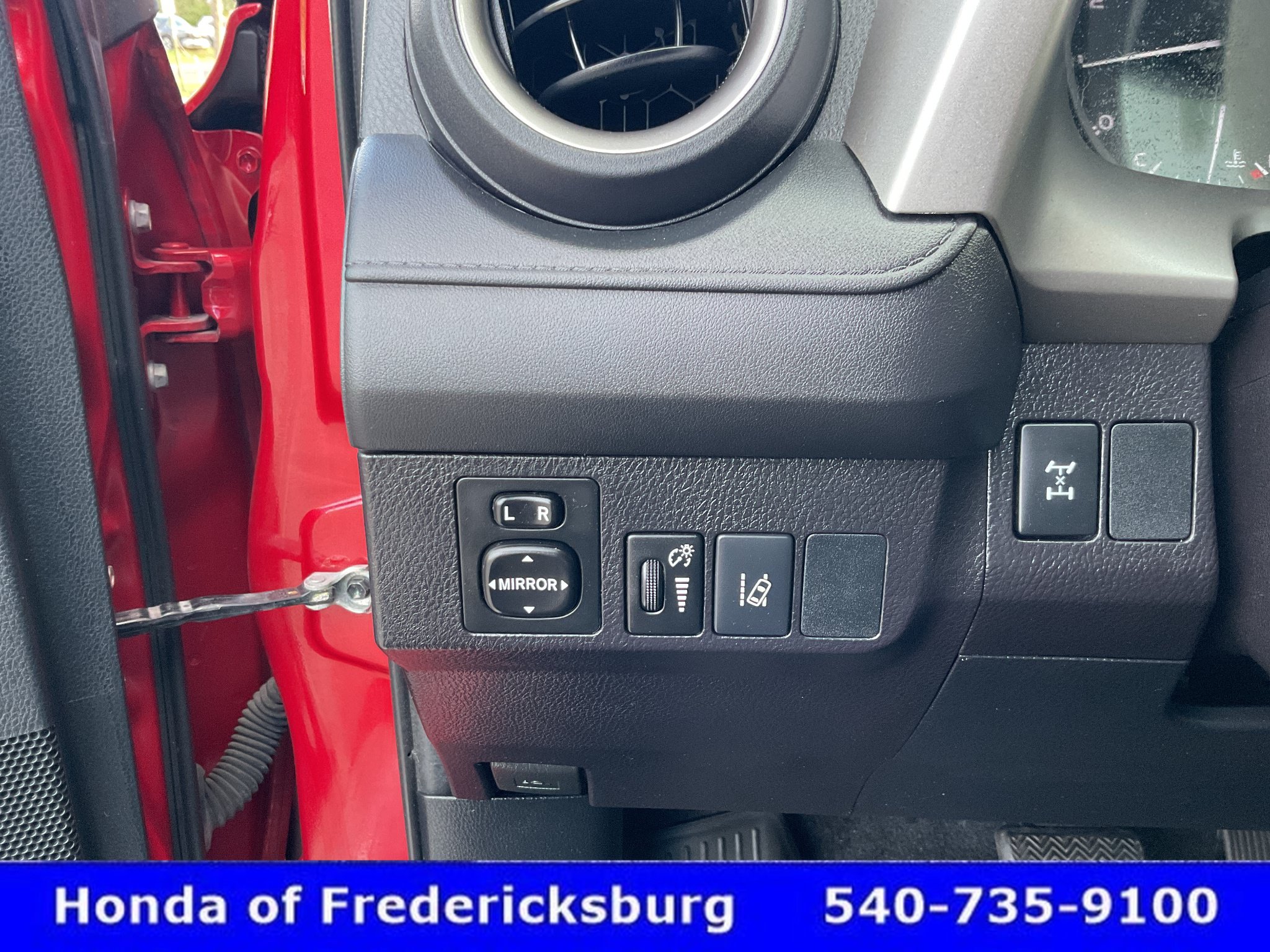 Used 2017 Toyota RAV4 LE AWD/4WD image 42