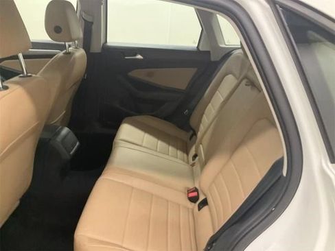 Used 2021 Volkswagen Jetta SE FWD image 9