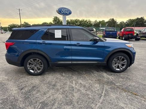 Used 2022 Ford Explorer XLT w/ Equipment Group 202A AWD/4WD image 4