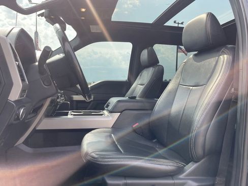 Used 2022 Ford F250 Lariat w/ Black Appearance Package image 28