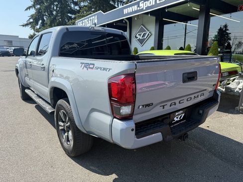 Used 2018 Toyota Tacoma TRD Sport w/ Technology Package RWD image 9