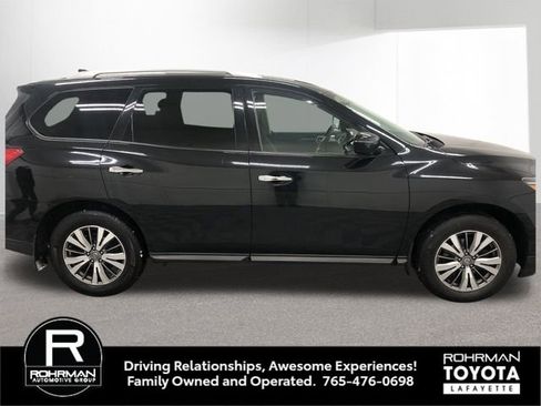 Used 2020 Nissan Pathfinder SV image 8