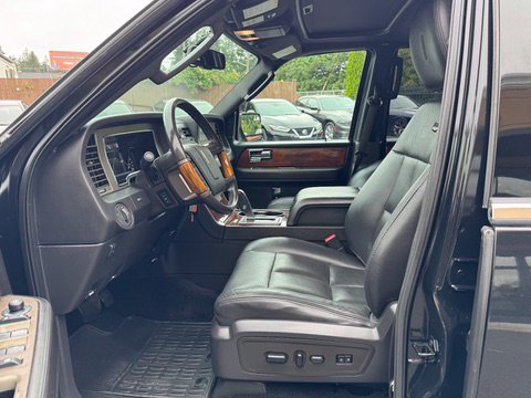 Used 2012 Lincoln Navigator L 4WD image 9