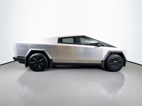 Used 2024 Tesla Cybertruck AWD Crew Cab image 4