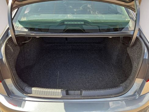 Used 2025 Volkswagen Jetta SE FWD image 11