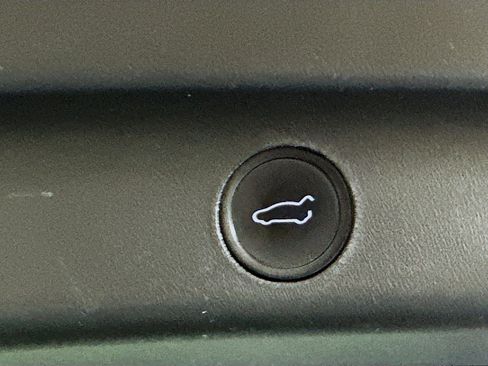 Used 2022 Tesla Model Y Long Range image 26