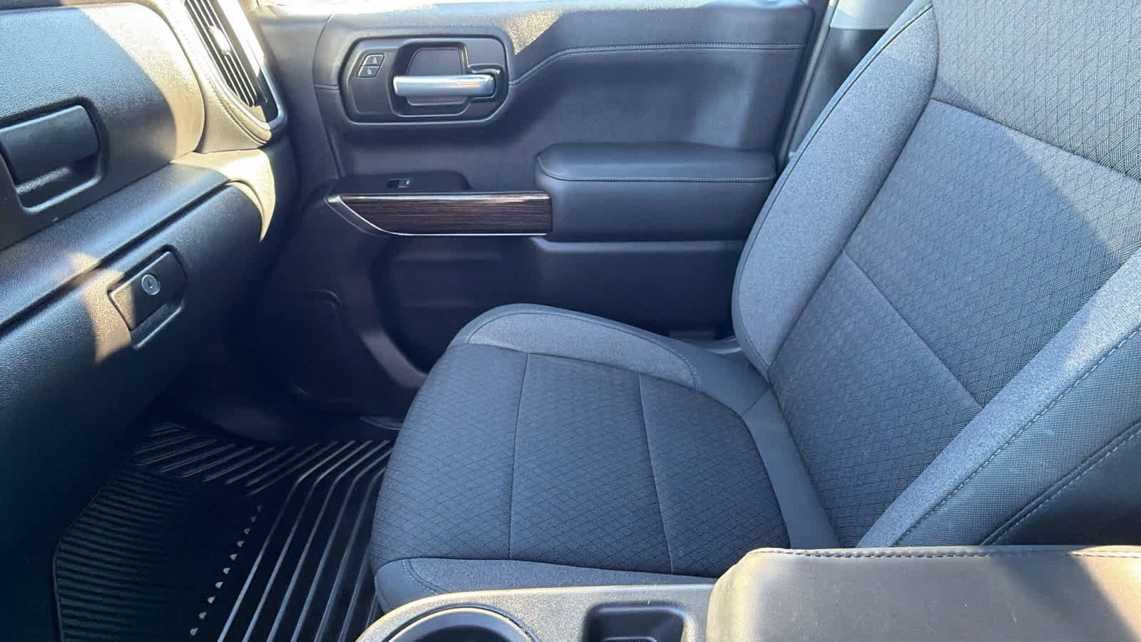 Used 2020 GMC Sierra 1500 SLE w/ SLE Value Package AWD/4WD image 12