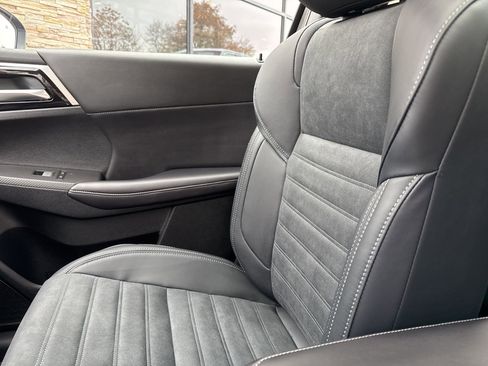 New 2026 Mitsubishi Outlander SE image 10