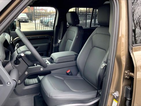 New 2026 Land Rover Defender 110 X-Dynamic SE image 9
