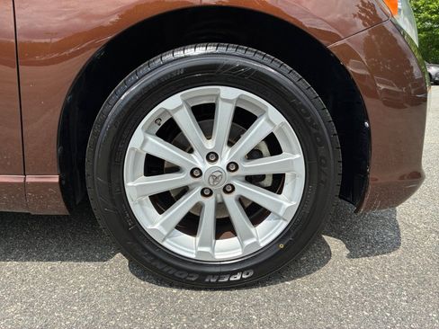 Used 2012 Toyota Venza LE FWD image 28