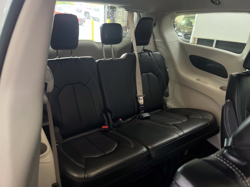 Used 2024 Chrysler Pacifica Touring-L FWD image 21