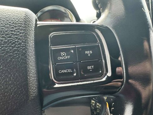 Used 2019 Dodge Grand Caravan SXT FWD image 24