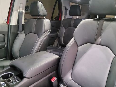 Certified 2025 Honda Pilot Touring image 17