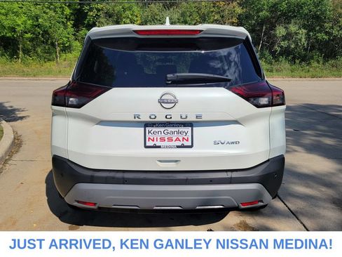 Certified 2023 Nissan Rogue SV w/ SV Premium B Package AWD/4WD image 4