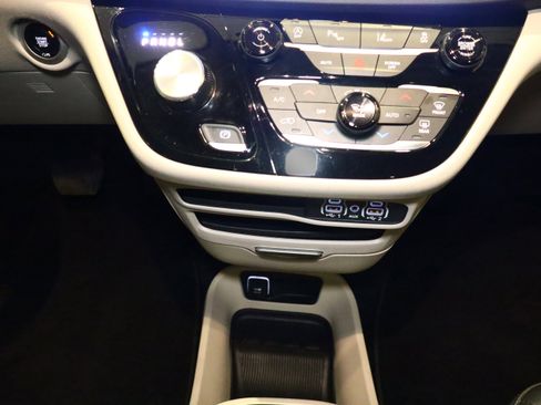 Used 2024 Chrysler Pacifica Touring-L image 29