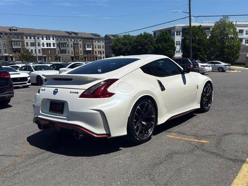 Used 2018 Nissan 370Z NISMO RWD image 11