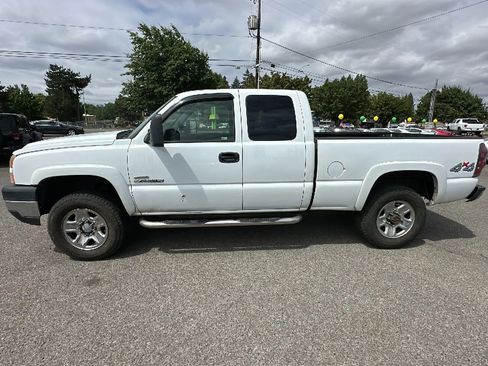 Used 2006 Chevrolet Silverado 2500 LT w/ Heavy-Duty Power Package image 6