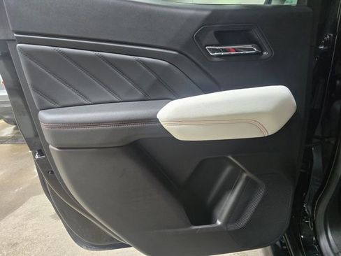 Used 2025 GMC Canyon AT4 w/ AT4X Package AWD/4WD image 17