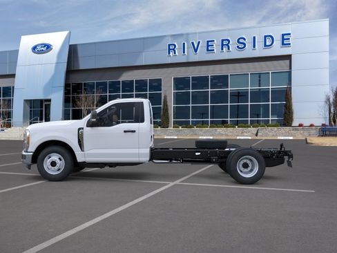 New 2026 Ford F350 XL w/ XL Chrome Package RWD image 3