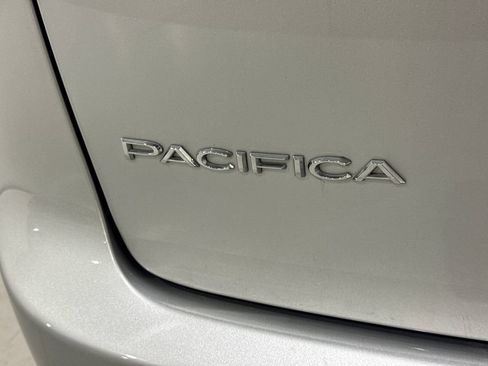 Used 2024 Chrysler Pacifica Limited FWD image 34