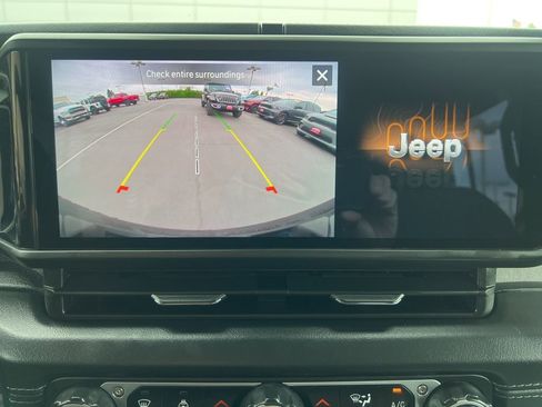 Used 2025 Jeep Wrangler Unlimited Sahara w/ Safety Group AWD/4WD image 43