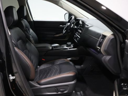 Used 2022 Nissan Pathfinder Platinum w/ Cargo Package image 21