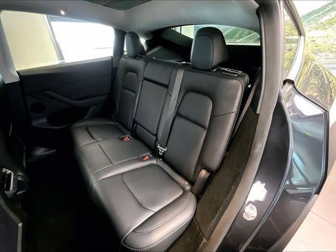Used 2024 Tesla Model Y 2WD image 19