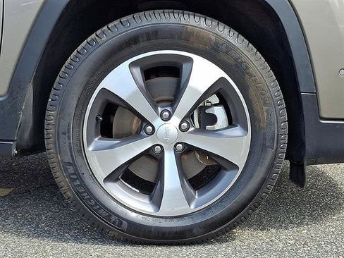 Used 2021 Jeep Cherokee Limited AWD/4WD image 9
