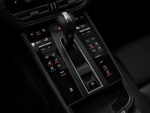 Certified 2026 Porsche Macan AWD/4WD image 31