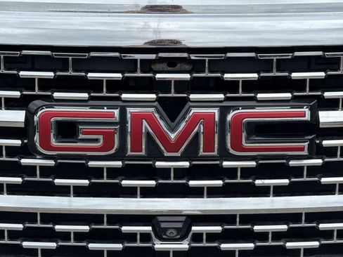 Used 2020 GMC Acadia Denali w/ Technology Package AWD/4WD image 32