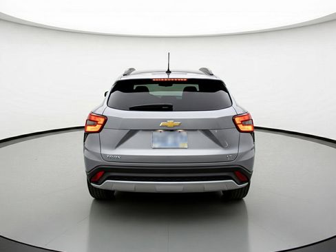 Used 2025 Chevrolet Trax LT FWD image 6