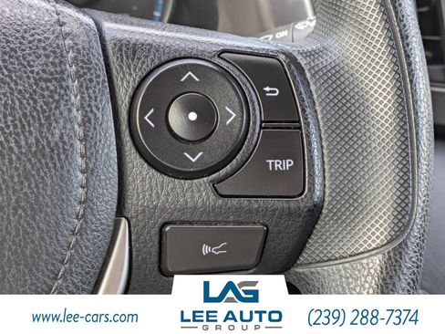 Used 2018 Toyota RAV4 LE FWD image 20