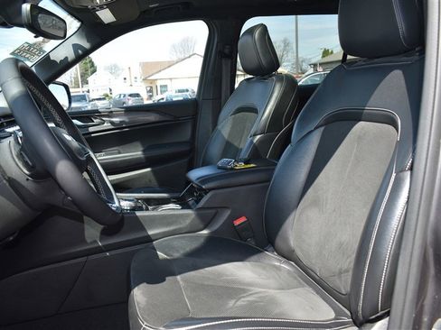 Used 2023 Jeep Grand Cherokee L Laredo image 10