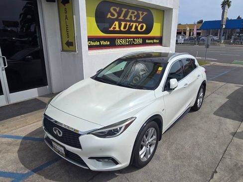 Used 2019 INFINITI QX30 w/ Cargo Package FWD image 32