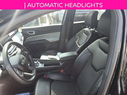 Used 2024 Jeep Compass Latitude AWD/4WD image 9