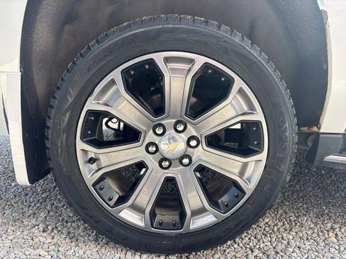 Used 2017 Chevrolet Suburban Premier AWD/4WD image 7
