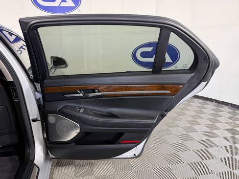 Used 2019 Genesis G90 3.3T Premium image 15