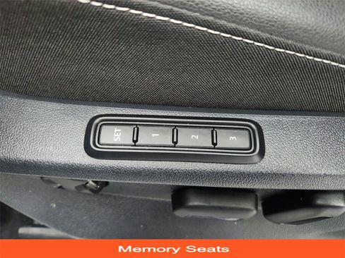 Used 2023 Volkswagen Tiguan SEL R-Line image 33