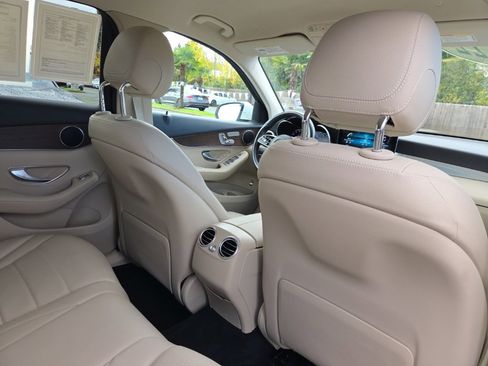 Used 2022 Mercedes-Benz GLC 300 image 8