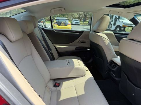 Used 2020 Lexus ES 350 Premium w/ Premium Package image 16