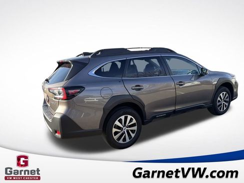 Used 2024 Subaru Outback Premium image 5