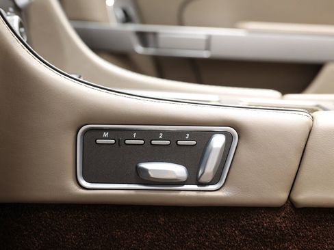 Used 2015 Aston Martin DB9 Volante Carbon Edition Convert image 16