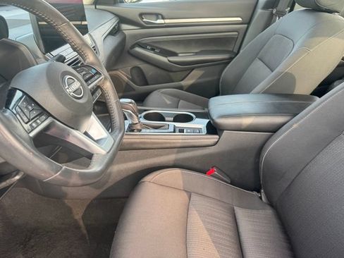 Used 2023 Nissan Altima 2.5 SV w/ SV Premium Package FWD image 9