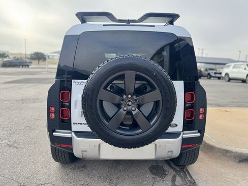 Used 2022 Land Rover Defender 110 SE image 5